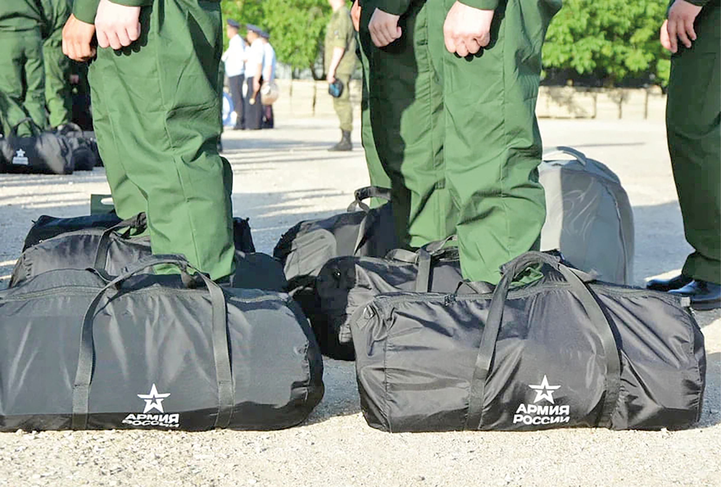 Новые правила для единого пособия, круглогодичный призыв в армию и «отсрочка» пенсии: самые обсуждаемые законы января