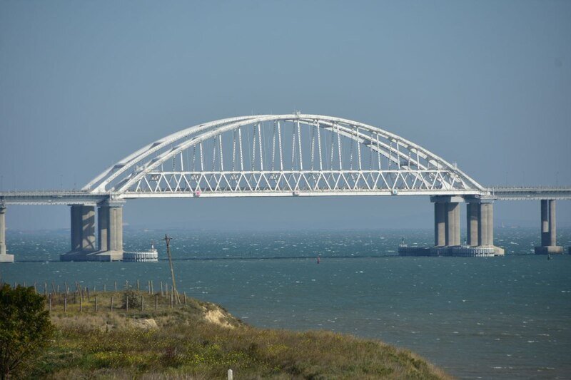 Крымский мост перекроют для автомобилей 26 января