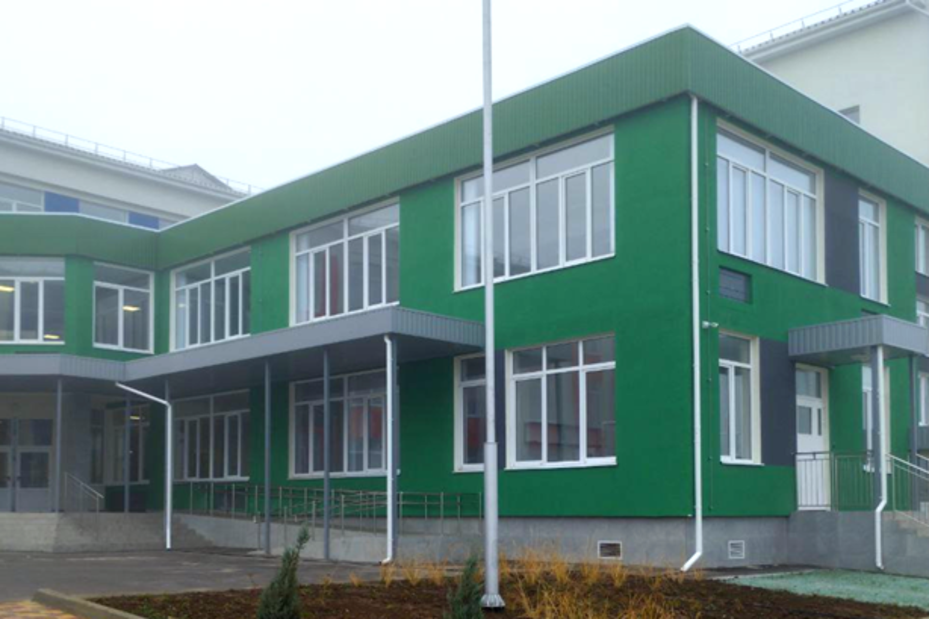 В Симферопольском районе завершается строительство трёхэтажной школы