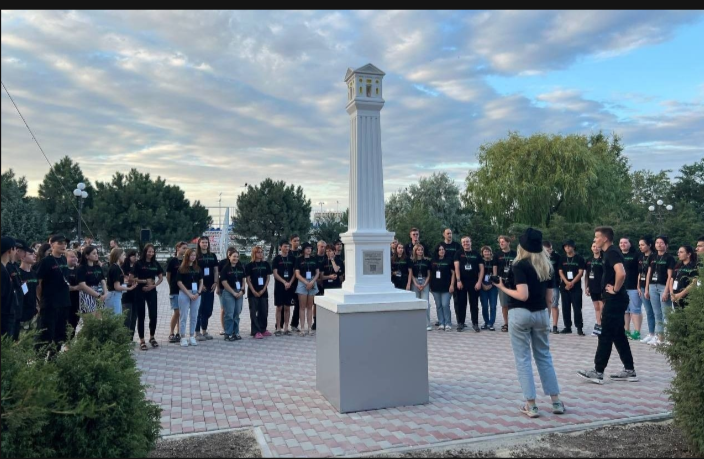 В Бердянске установили модель «Потемкинского маяка»