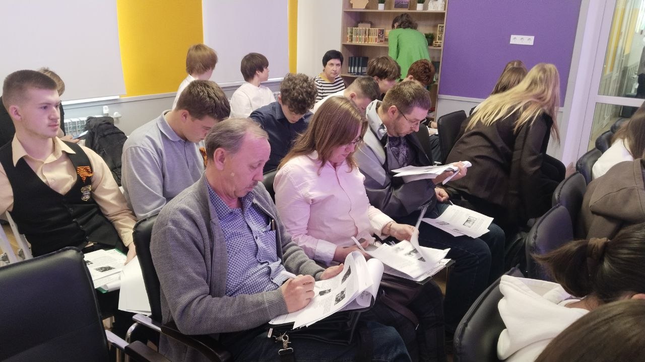 Сотрудники медиахолдинга "Крымская газета" приняли участие в акции "Диктант Победы"