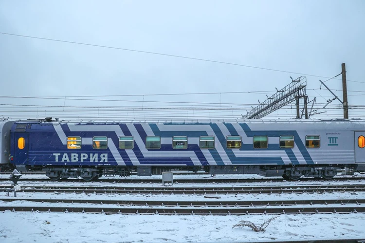 Поезда «Таврия» отмечают день рождения новым стилем