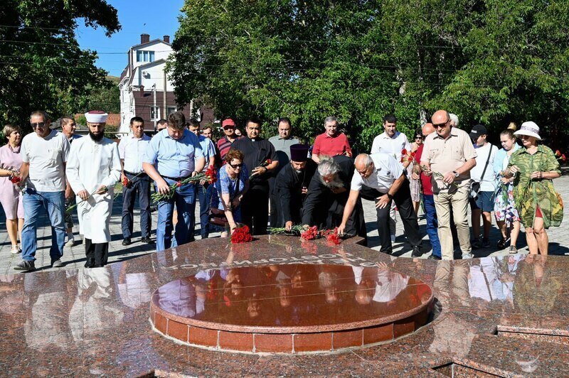 Память депортированных немцев почтили в Крыму 