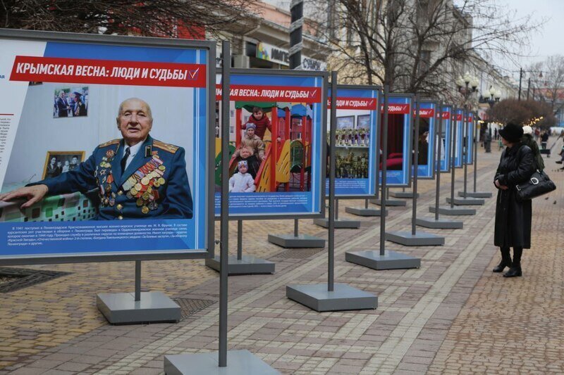 В крымской столице открылась фотовыставка «9 лет мы вместе»