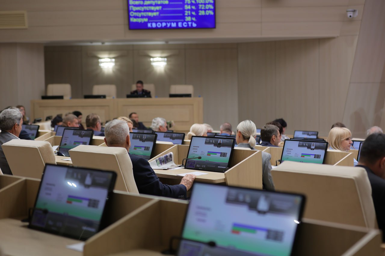 Миллион вместо участка, поддержка семейного бизнеса и право на личный первоочередной прием: итоги заседания сессии Госсовета Крыма