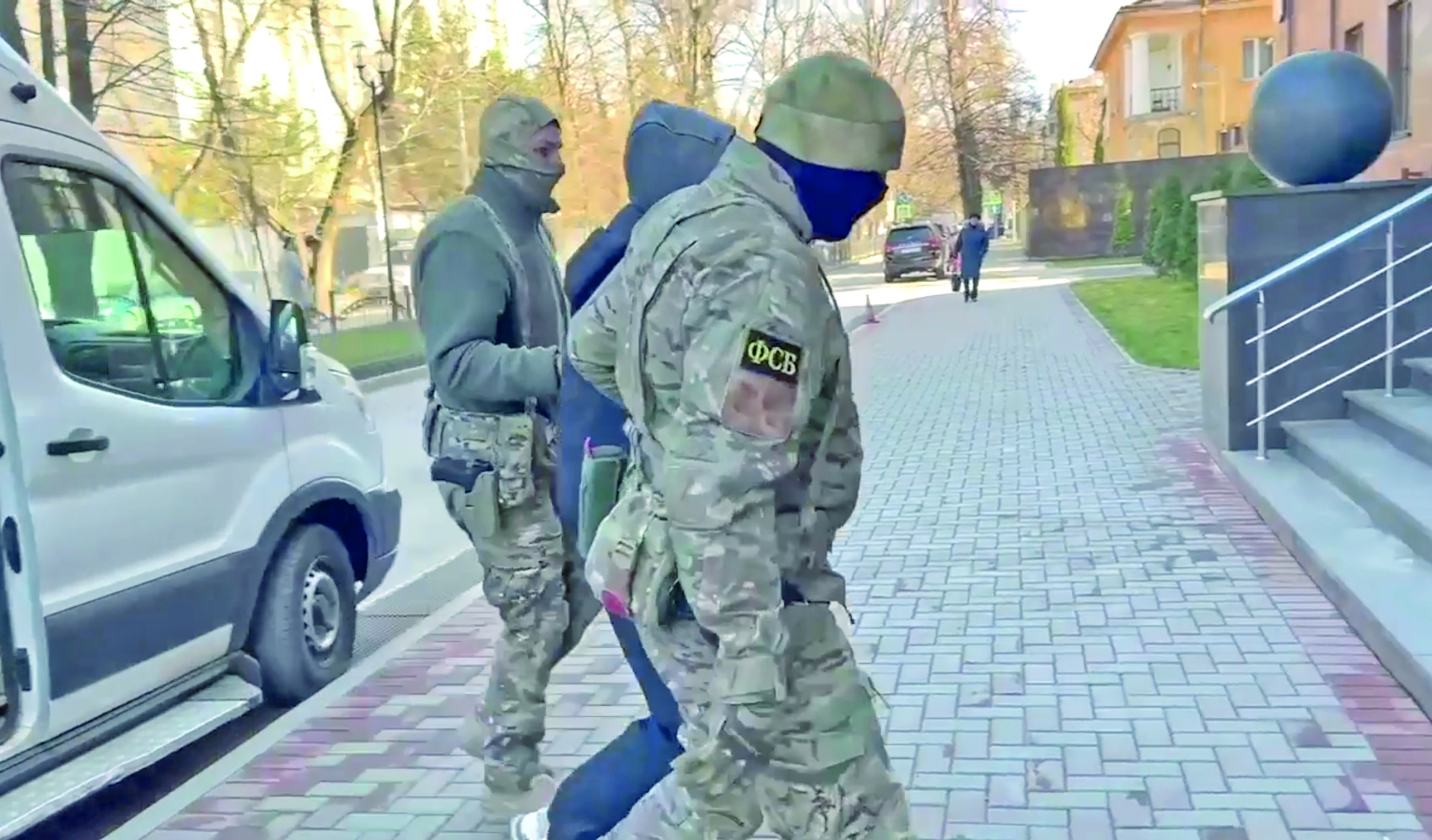 Вербовали подростков и готовили поджог мечети: в Крыму задержали неонацистов во главе с «Злым Хохлом» 18+