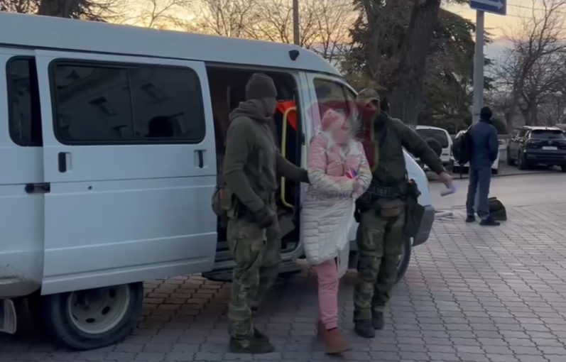 В Севастополе поймали 53-летнюю ждуниху с нацистскими татуировками