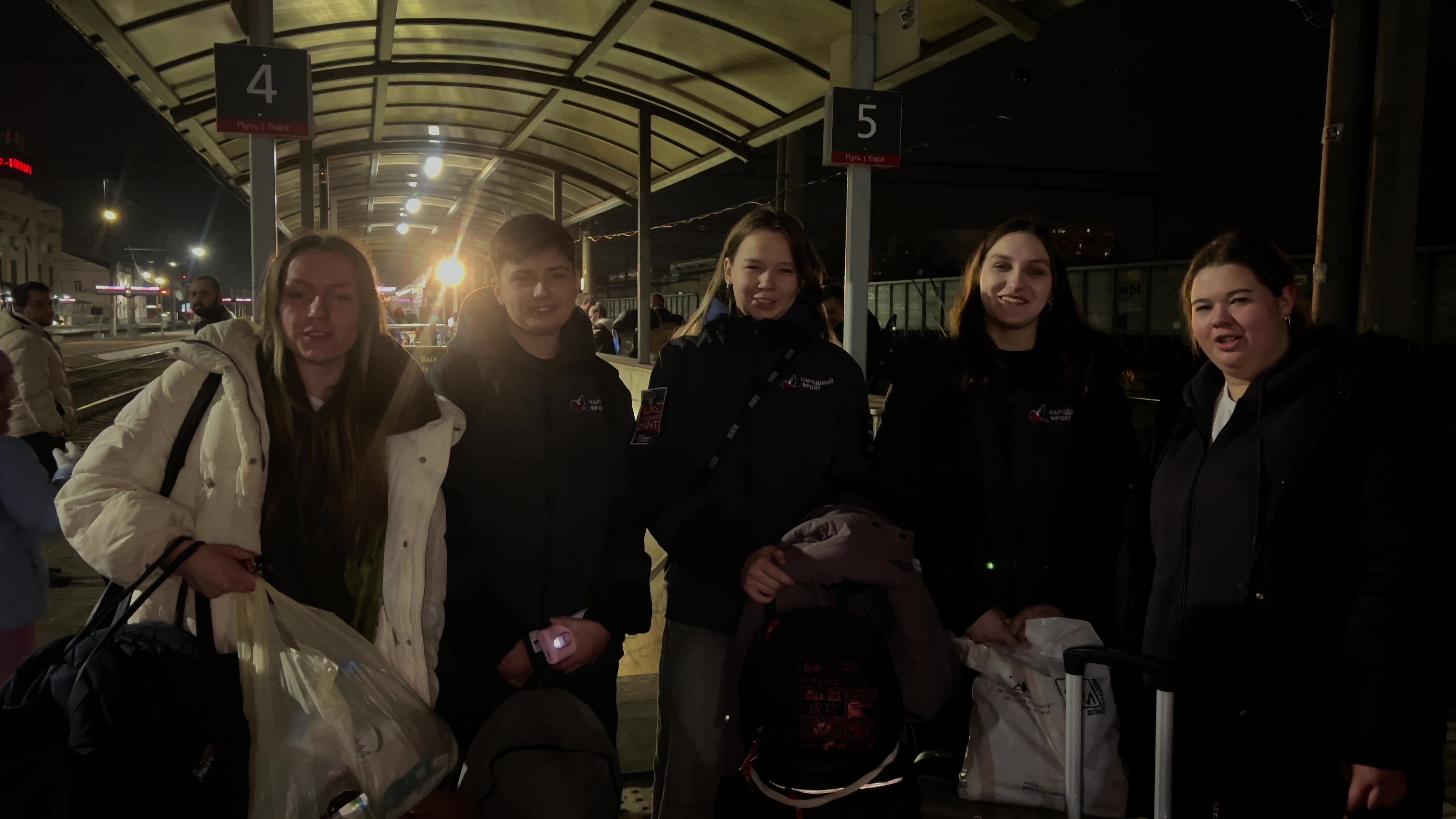 Студенты из Крыма помогают пострадавшим после обстрелов жителям Донбасса