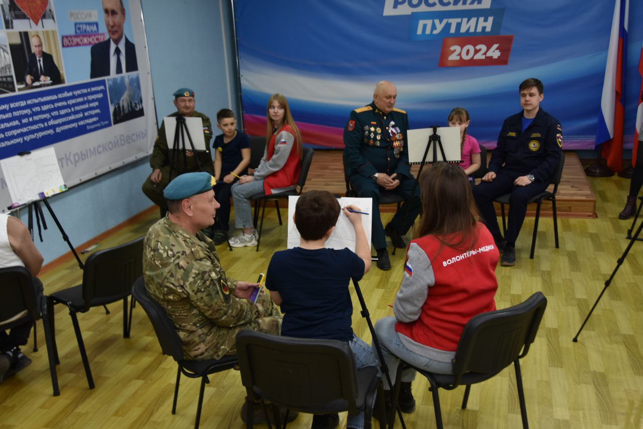 Дети Крымской весны с военными написали картины к юбилею Воссоединения Крыма с Россией