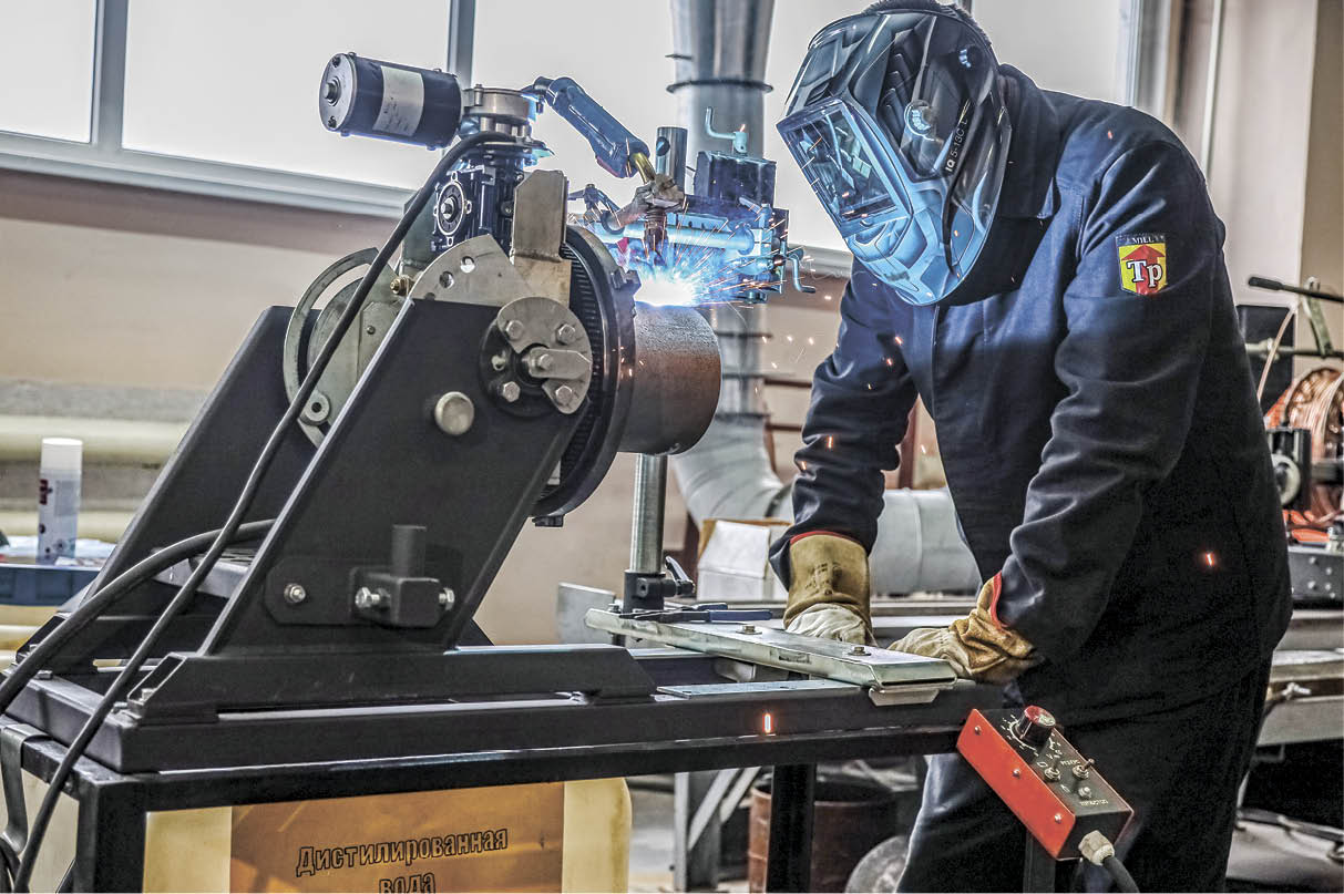 Роботы-мойки, гольф-кары и 50% рынка холодильников: какой стала крымская промышленность за 12 лет