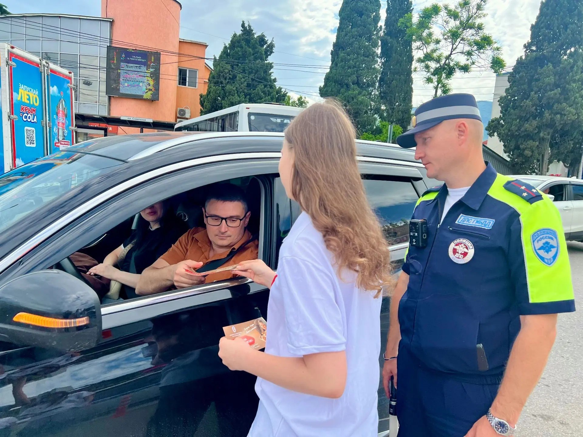 В Алуште водителям напомнили, как правильно возить детей в машине