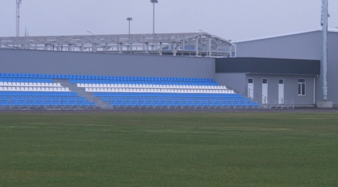 Новые поля, раздевалки с душевыми и модульный спортзал: в Феодосии обновили стадион "Кристалл"