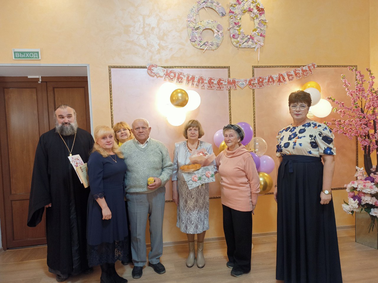 Они хранят в памяти лишь счастливые и светлые моменты: супруги из Алушты отметили бриллиантовую свадьбу