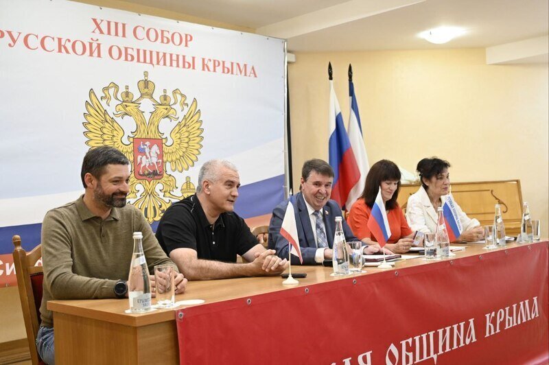 Аксёнов поздравил Русскую общину с 30-летием