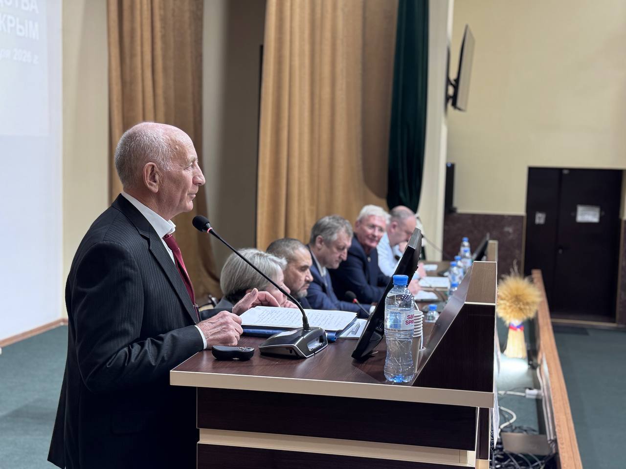 Эксперты и чиновники обсудили будущее крымского пчеловодства 