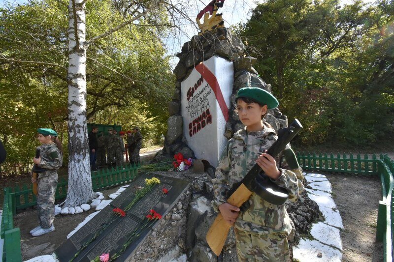 «Партизанскими тропами»: в Крыму открыли эколого-патриотический маршрут