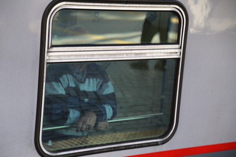 Несколько поездов в Крым задержаны из-за снегопада в Ростове