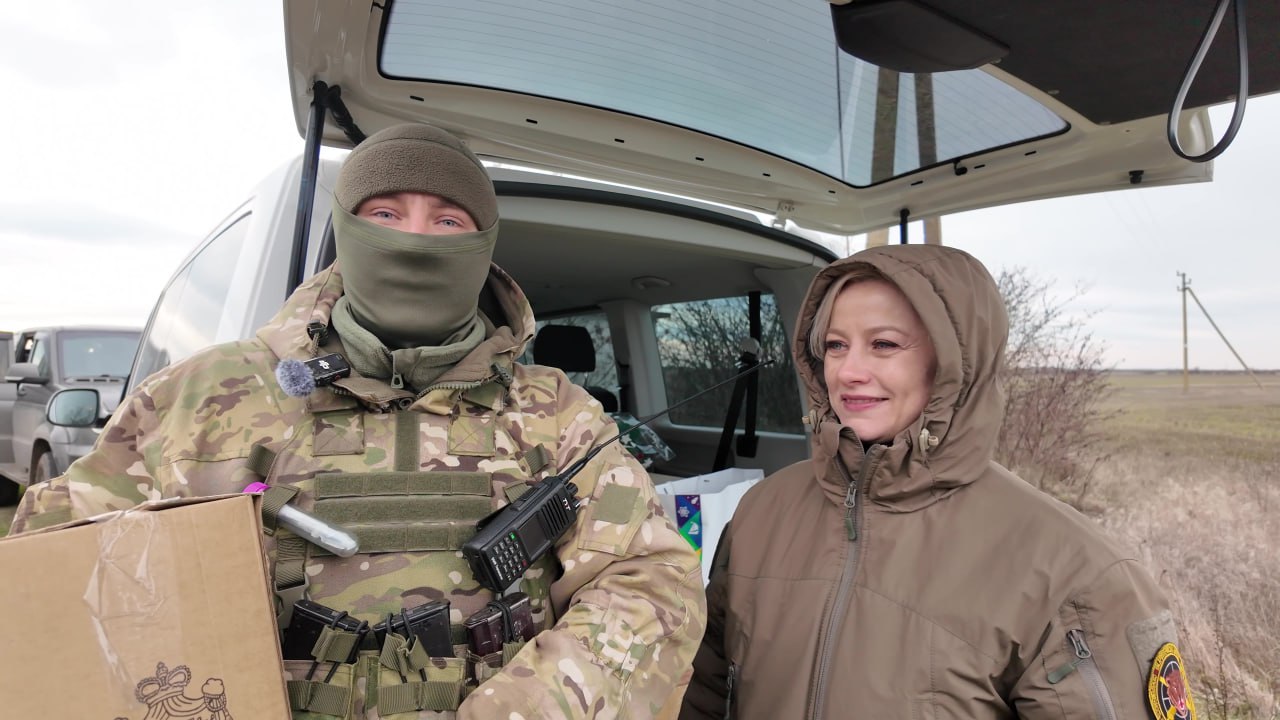 Мама бойца СВО передала домашние угощения подразделению на херсонском направлении