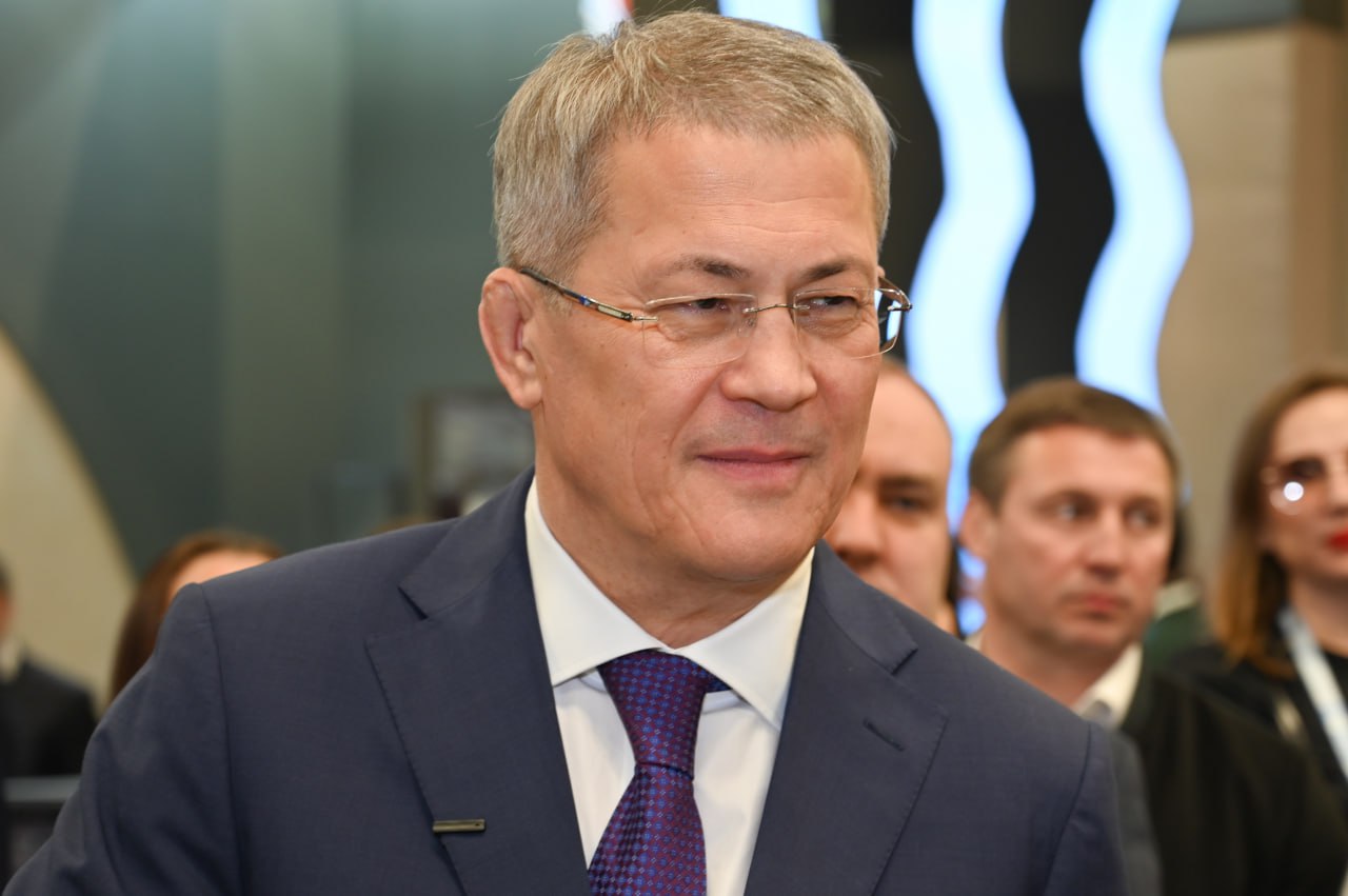 Глава Республики Башкортостан посетил крымский стенд на ЯМЭФ