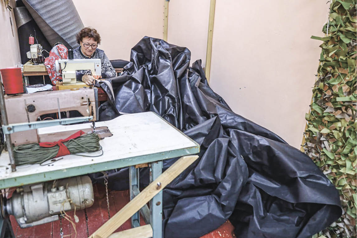 "Гаражи" для танков и маскировочные костюмы: как работают керченские волонтёры «Боспорского братства» и «Надёжного тыла»