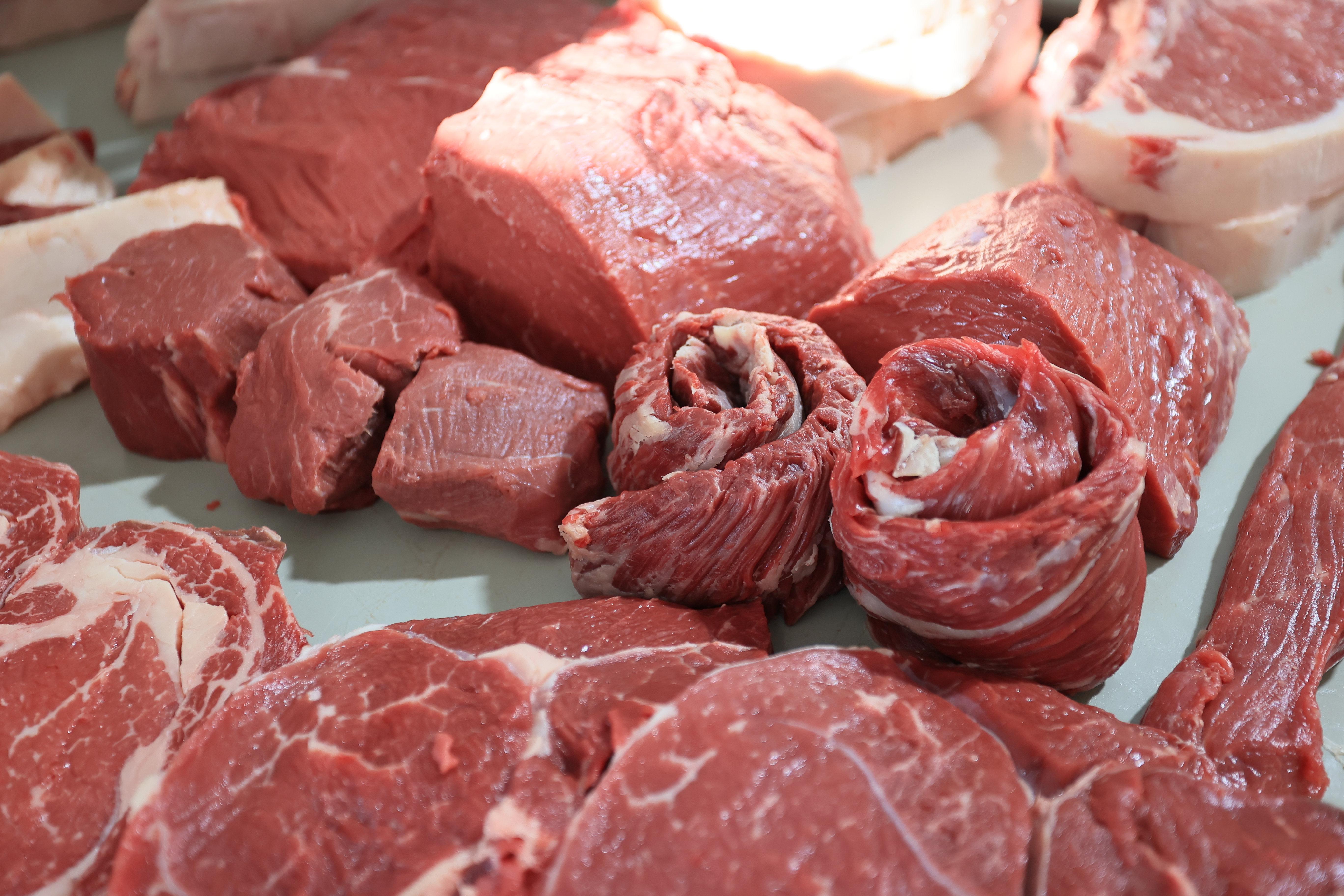 В Крыму подешевело мясо и выросли цены на ЖКХ