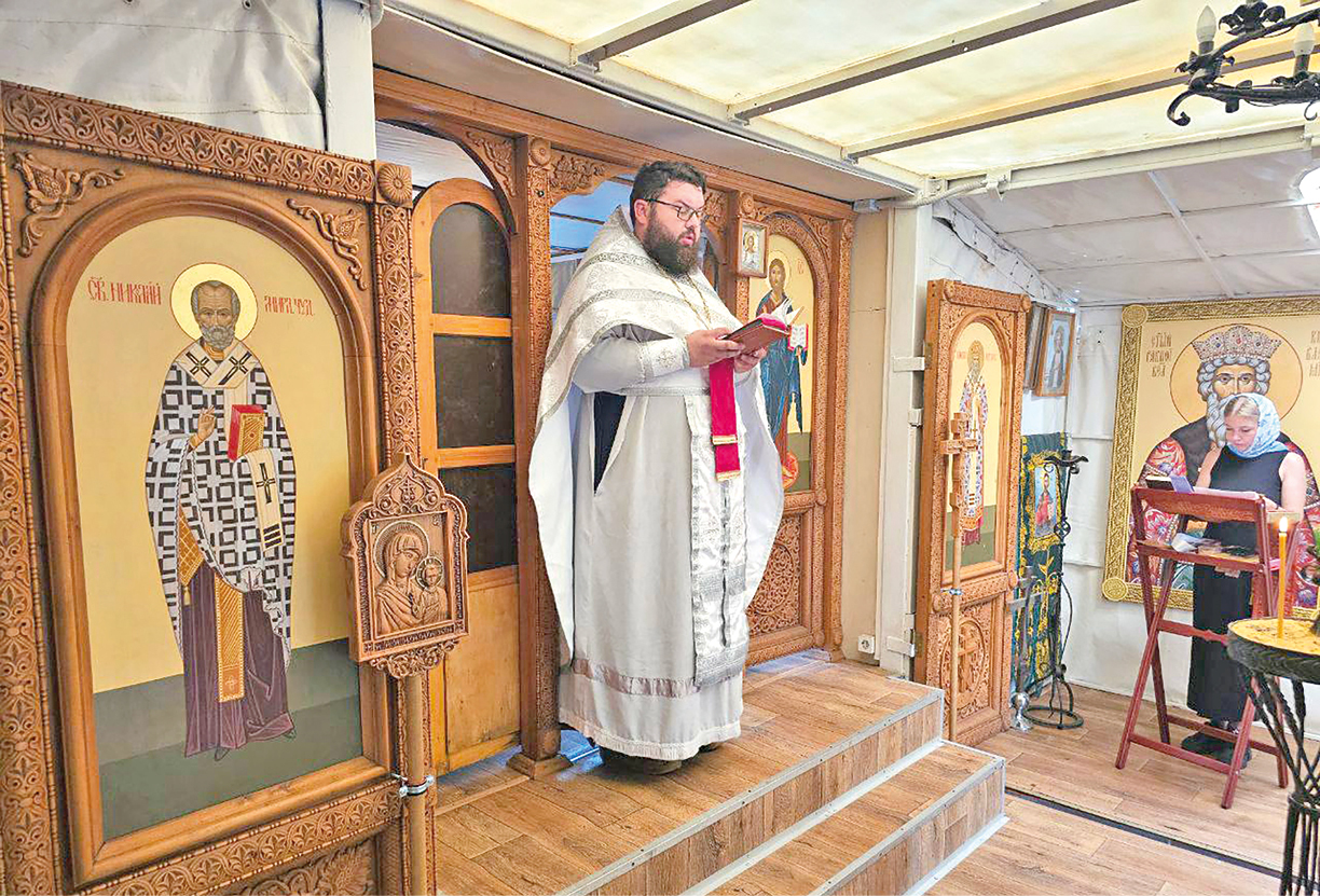 Батюшка Максим: в зоне СВО наставляет и причащает бойцов перед серьёзными огневыми приказами