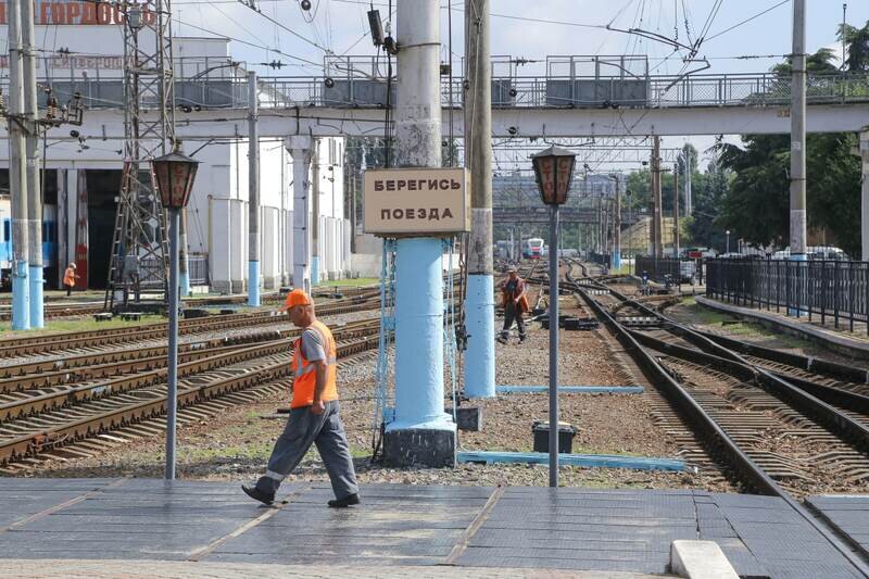 В Крыму поезд насмерть сбил 20-летнего парня