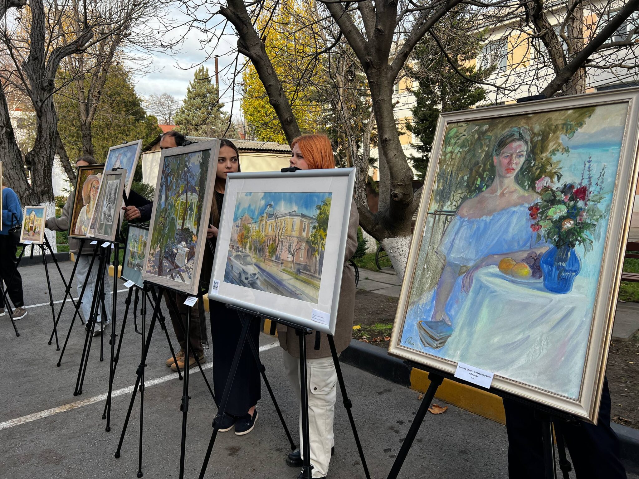 В Симферополе открылась выставка, посвященная юбилею роддома №1