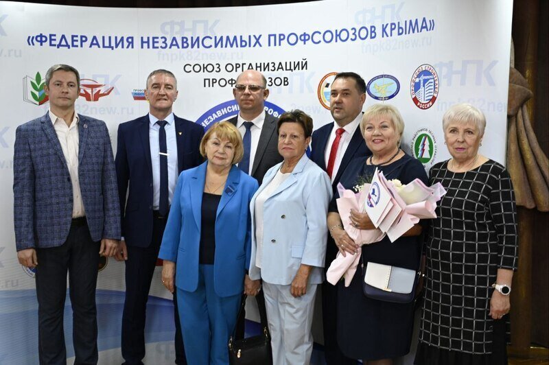 Аксёнов поздравил Федерацию независимых профсоюзов Крыма с 75-летием