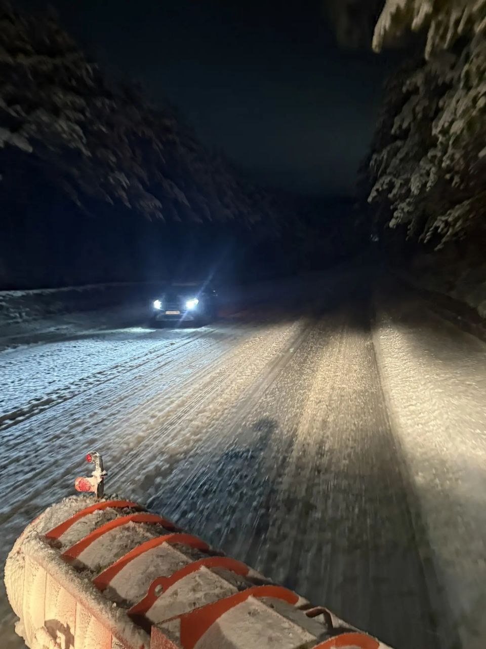 Местами гололёд: обстановка на дорогах Крыма вечером 3 февраля