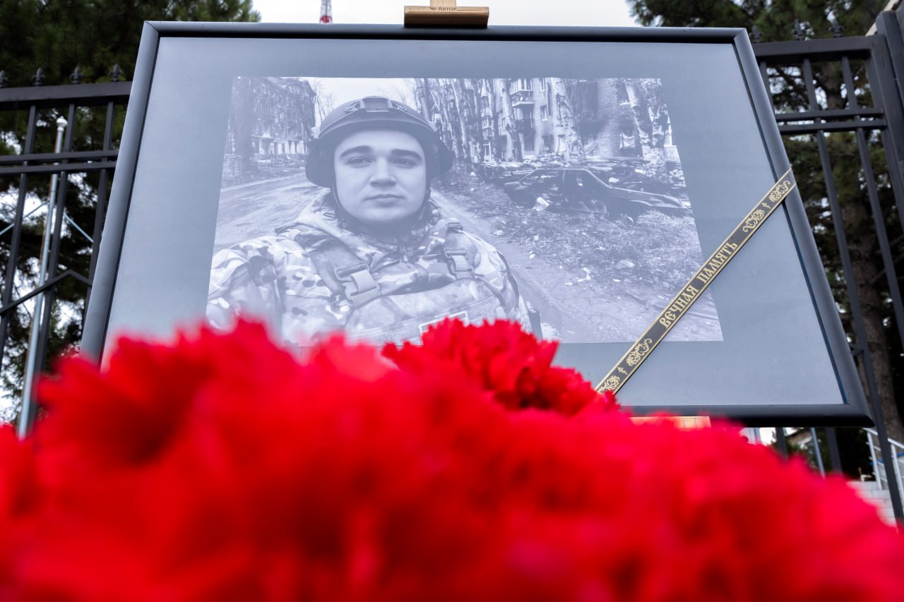 За мужество и героизм, проявленные в экстремальных ситуациях: Аксёнов наградил погибшего в зоне СВО военкора из Крыма