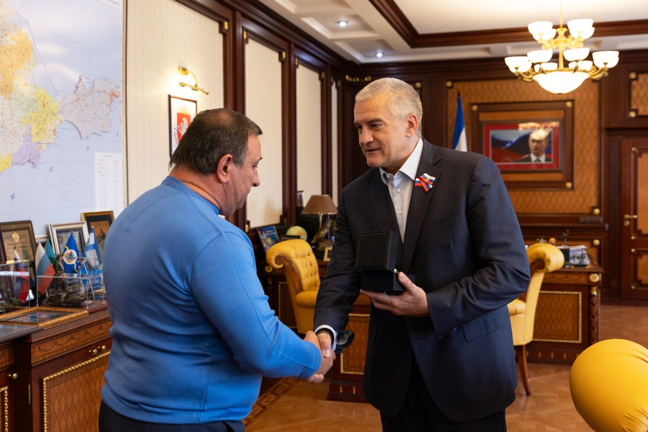 Крымских медиков наградили за работу в Курской области