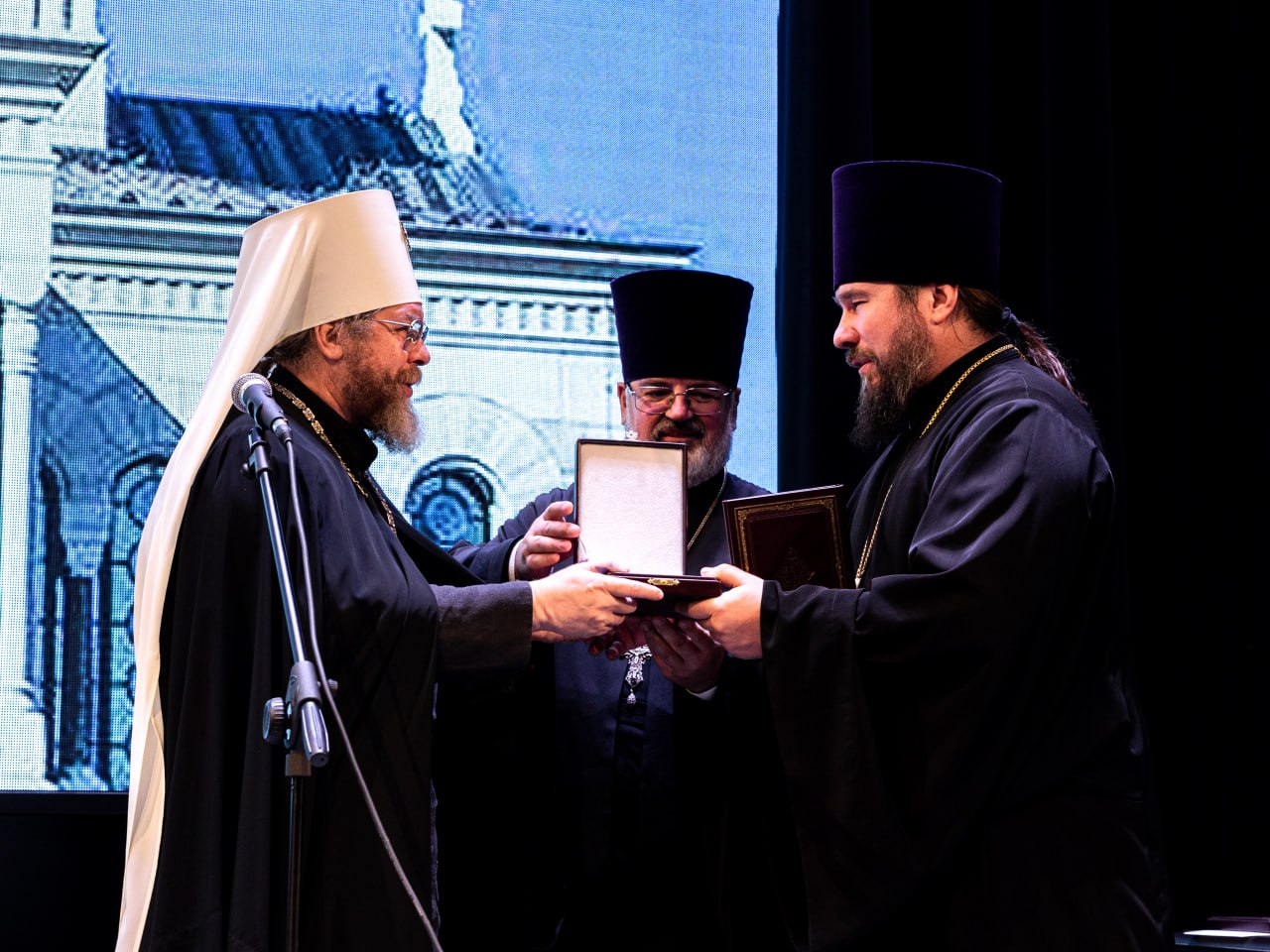 В Крыму наградили военных священников