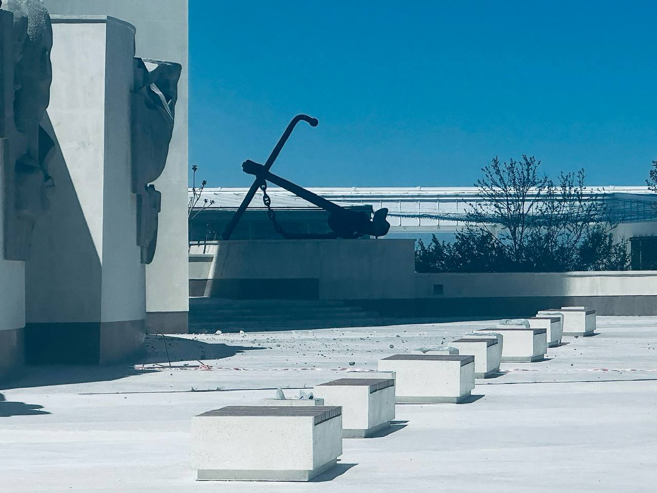 Беспилотники повредили обелиск «Городу-Герою Севастополю»