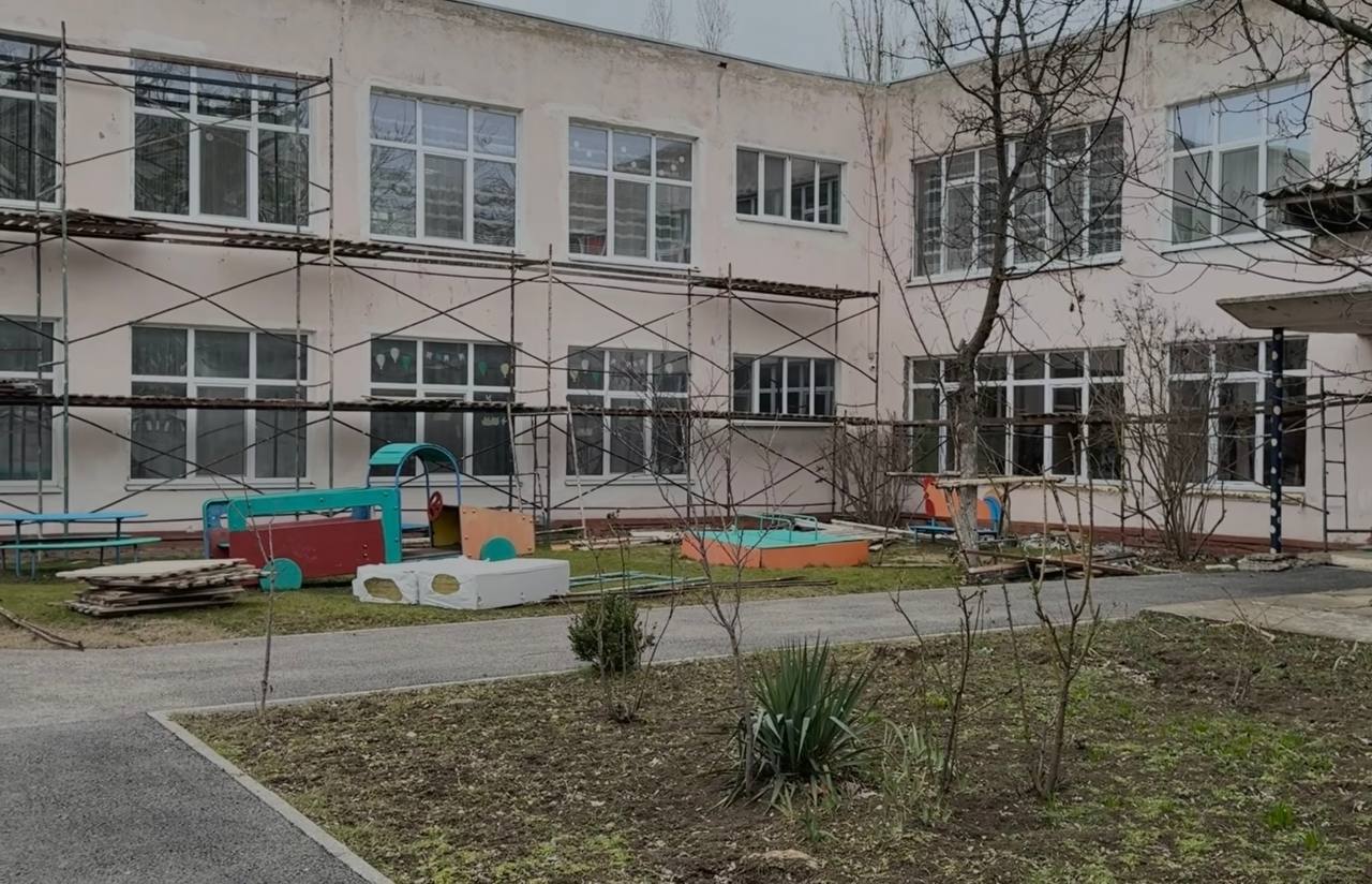 В Керчи за 17 миллионов рублей проводят капитальный ремонт детского сада