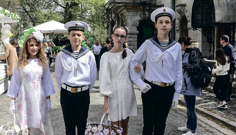 В Ливадии прошла благотворительная акция «Белый цветок»