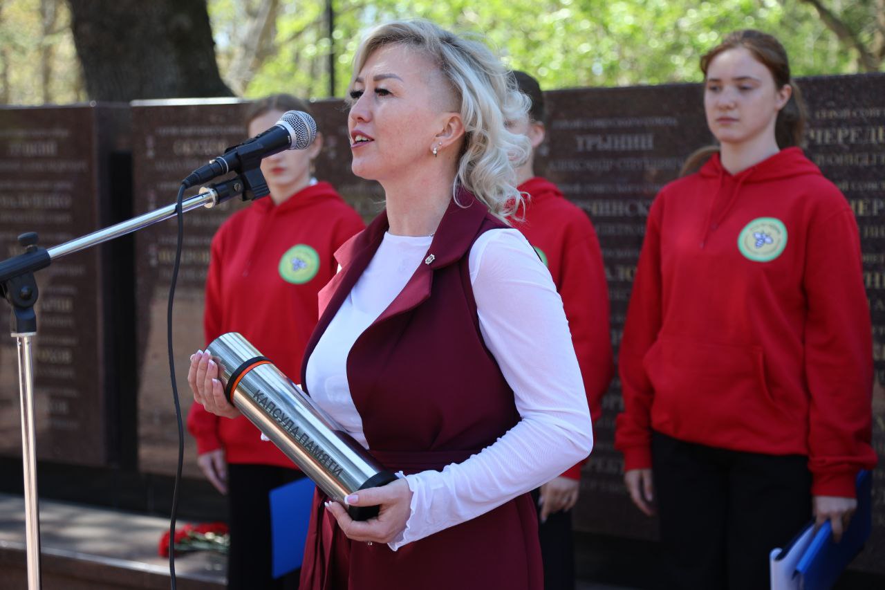 В Симферополе заложили капсулу памяти к 80-летию освобождения Крыма от фашистов - фоторепортаж