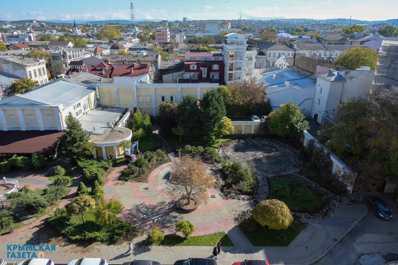 В Симферополе ремонтируют сквер Победы и сквер Республики