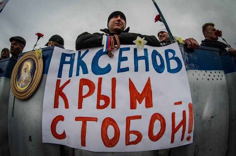 хроники крымской весны. февраль 2014 крым хроника событий. российский морпех на украине. референдум в крыму 2014 очередь. февраль 2014 крым хроника событий.