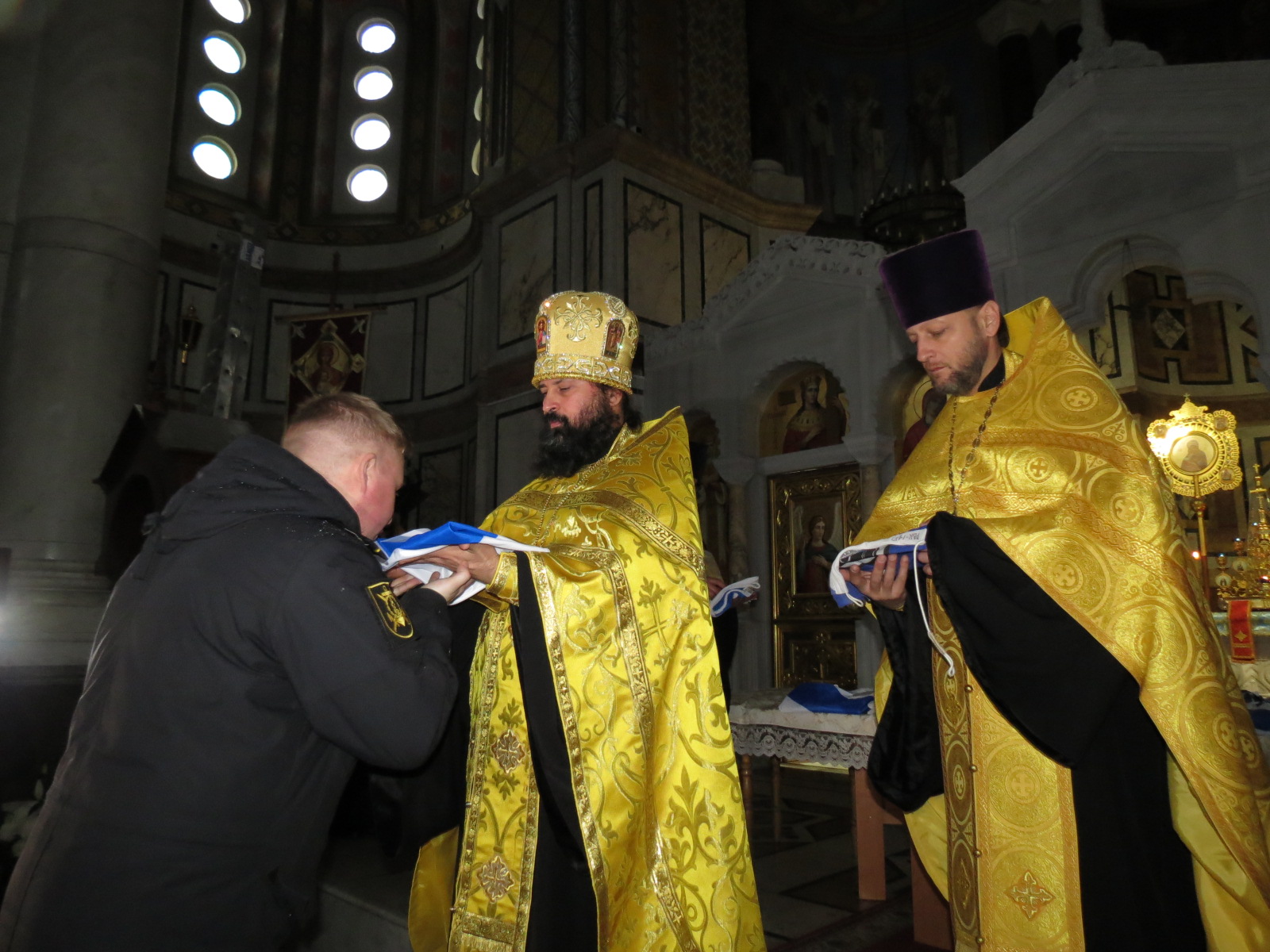 Символ веры, смысла и правды: в Севастополе освятили Андреевские флаги