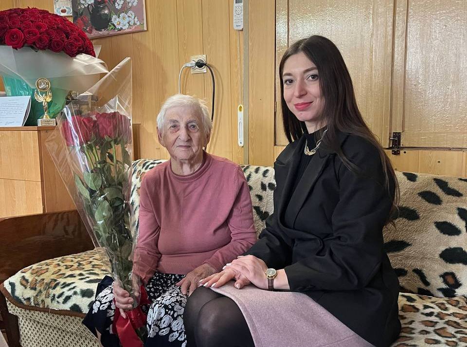Собирала танки в Сталинграде: ветеран из Симферополя Нина Попруженко отметила 100-летний юбилей