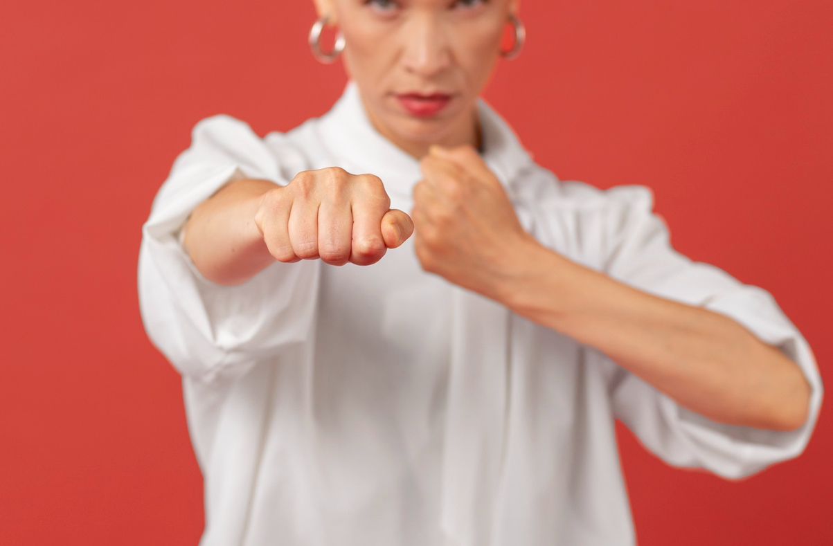 Крымчанка заплатит штраф за причинение боли сотруднику Росгвардии