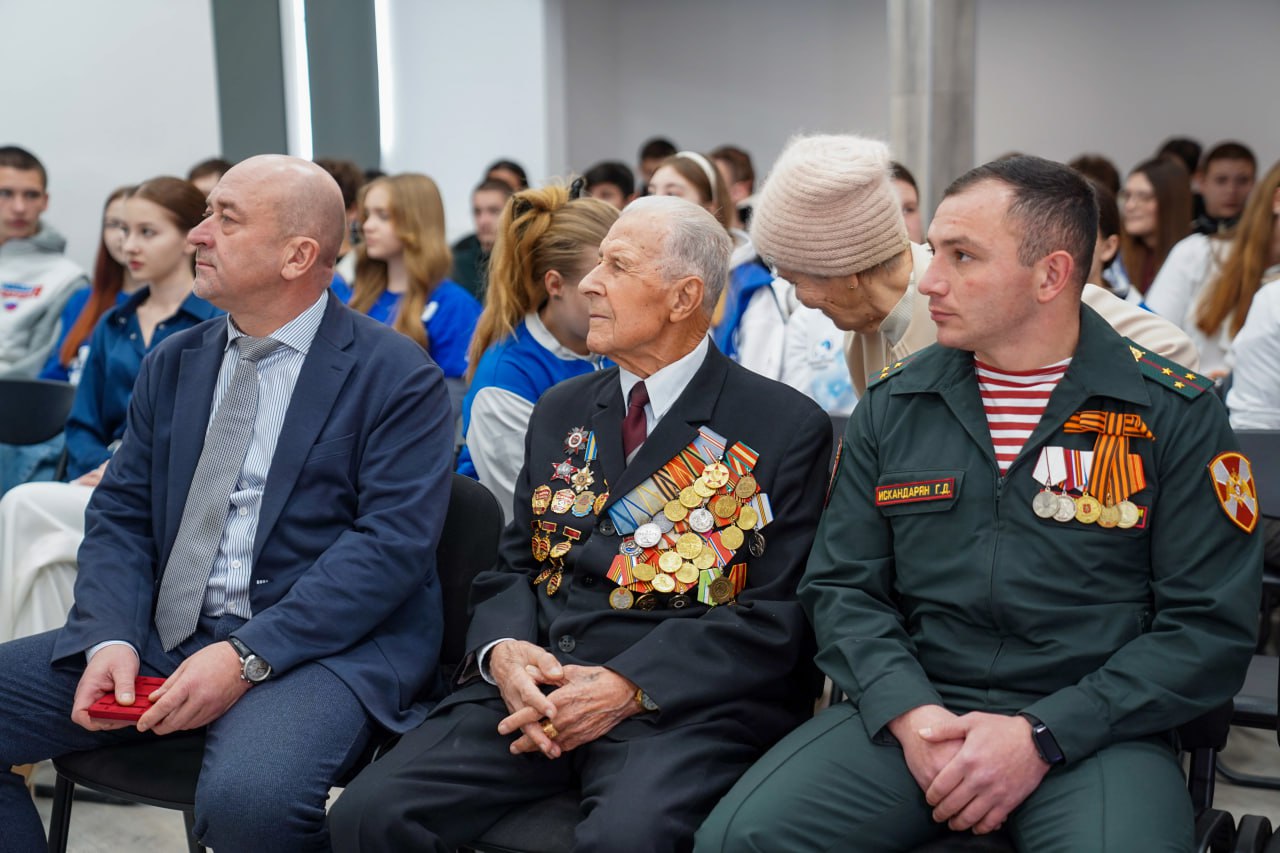 В Евпатории открылся центр подготовки добровольцев волонтёрского корпуса 80-летия Великой Победы