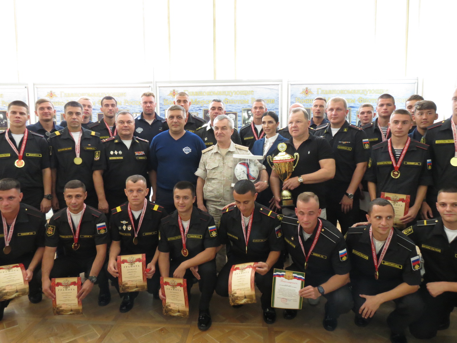 Командующий ЧФ поздравил футболистов «Черноморца» с чемпионским титулом