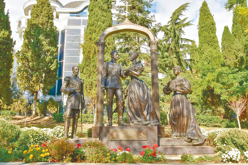 Он - глава страны, она - глава семьи: как Ливадия повлияла на брак Николая II и Александры