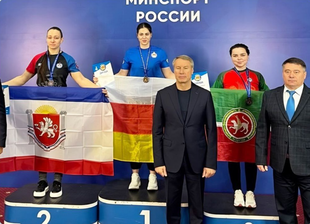 Крымчанка завоевала золото и серебро на Всероссийском чемпионате по армрестлингу