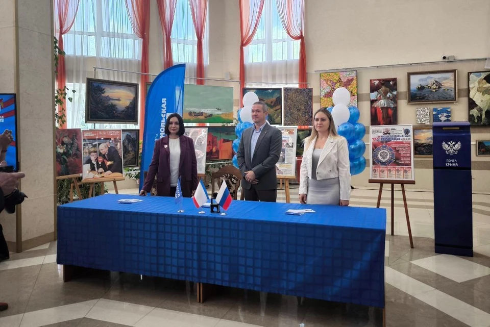 В Симферополе прошла церемония гашения марки к 100-летию «Комсомольской правды»