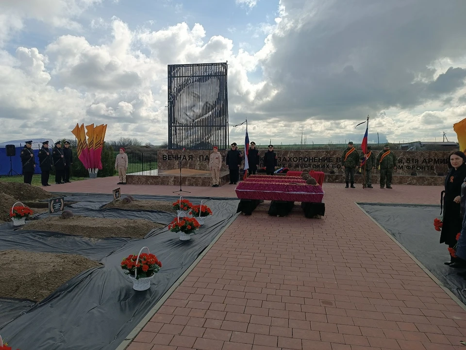 Останки 31 солдата Красной Армии перезахоронили на мемориальном комплексе в Крыму