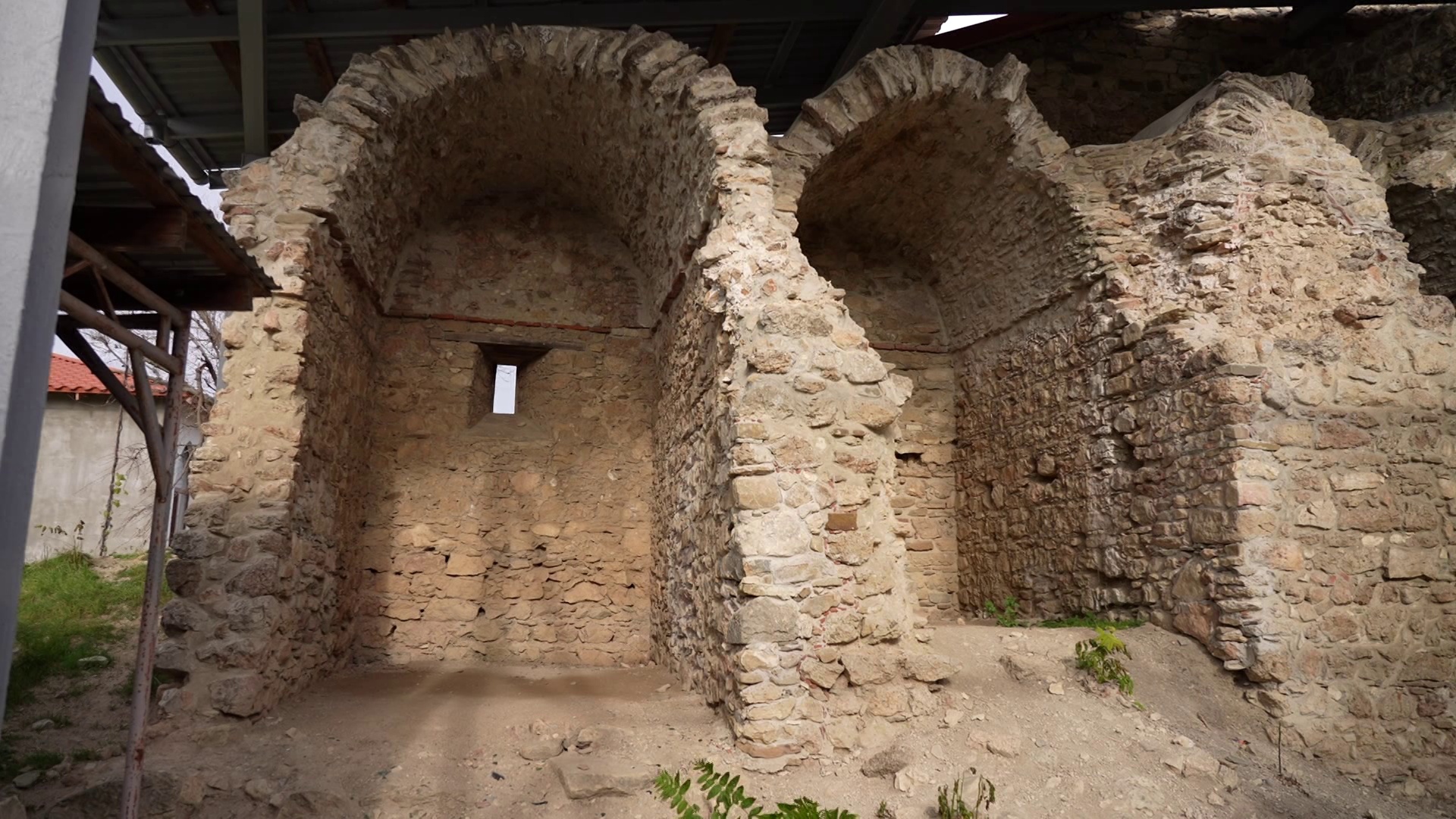 Медресе Инджибек Хатун в Старом Крыму  — старейший университет Европы