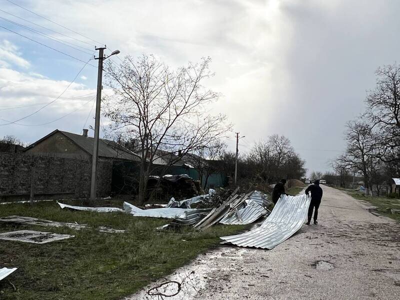 В Черноморском районе ликвидируют последствия урагана